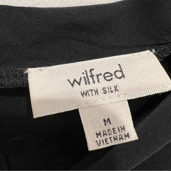 Aritzia Wilfred Black and Floral Short Sleeve Tunic - Picture 2 of 10